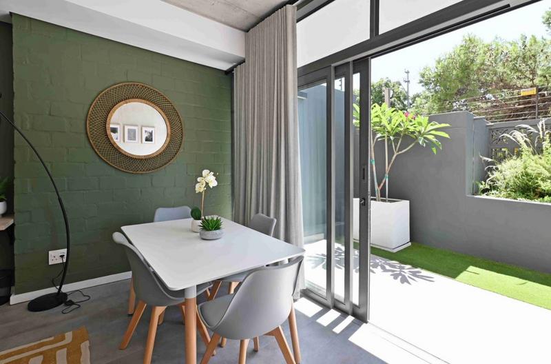 2 Bedroom Property for Sale in Sea Point Western Cape